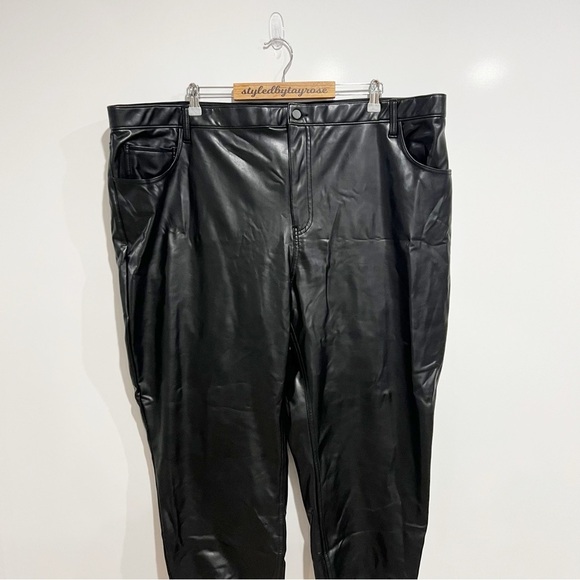 Abercrombie & Fitch Curve Love Vegan Leather Ankle Straight Pant - Picture 6 of 9